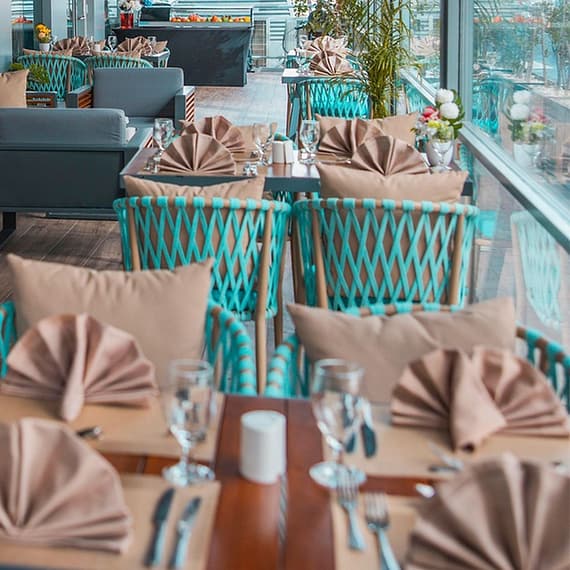 5* Lunch Buffet + Free-Flowing Soft Drinks For 1 Kid