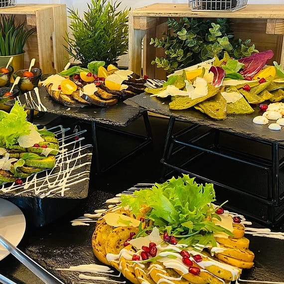 Buffet Breakfast & Juices For Child/Adult Or Lunch / Dinner For Adults Abu Dhabi