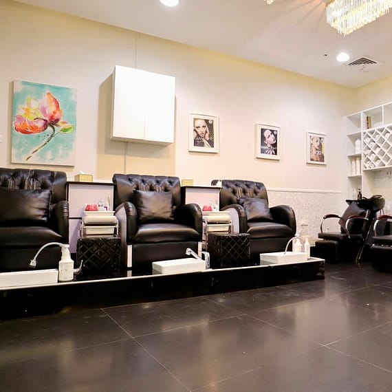 Classic Eyelashes Extensions Dubai