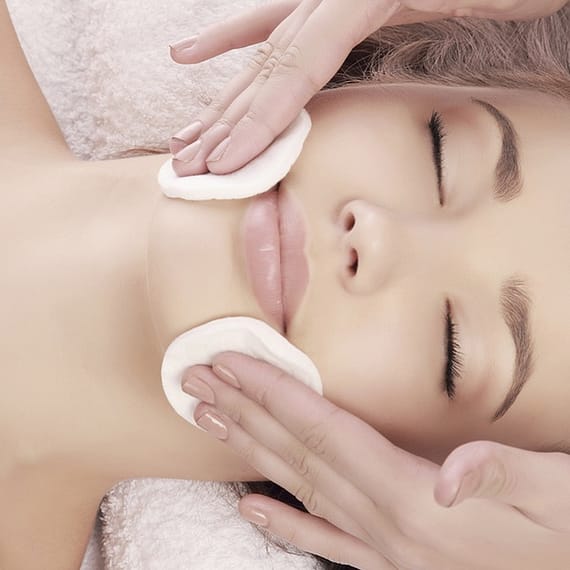 Enjoy A 60-Minute Cleansing Facial For A Refreshing Experience Dubai