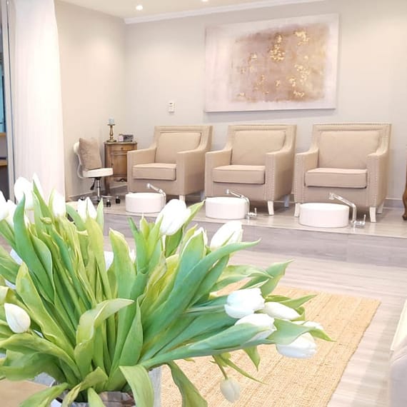 Mani-Pedi With Normal Colour Abu Dhabi