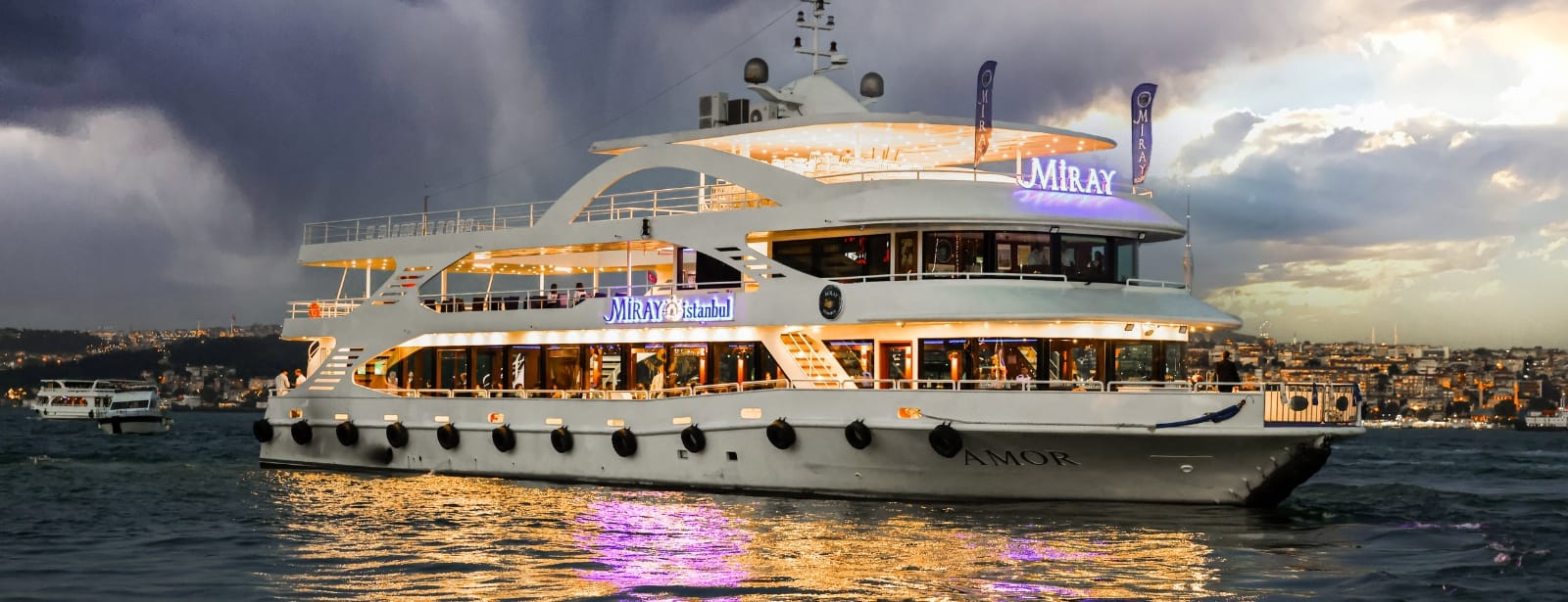Bosphorus Dinner Cruise Tavern & World Show – Boat Tours and Cruises